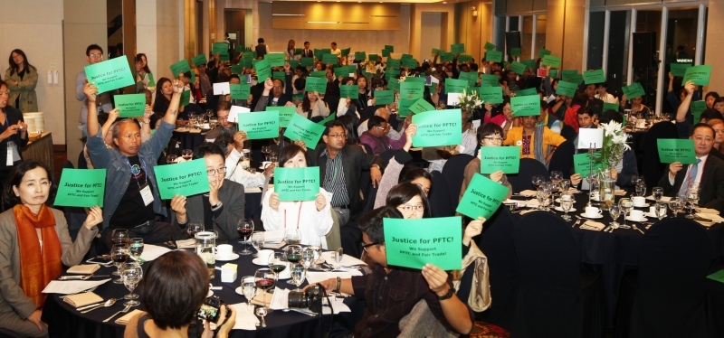The joint declaration was signed by presidents of WFTO Asia and KFTO during the regional conference of WFTO Asian members in Seoul, Korea, in October.   Photo: PFTC