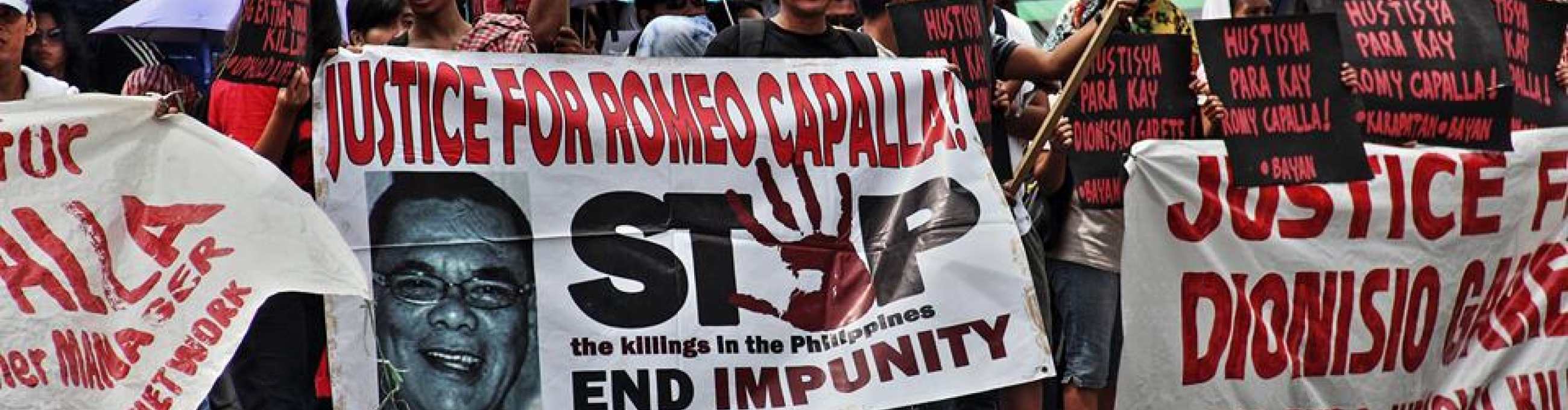 Supporters of Capalla and Garete calling for justice and end to political repression among Panay Fair Traders. Photo: Karapatan Supporters of Capalla and Garete calling for justice and end to political repression among Panay Fair Traders. Photo: Karapatan